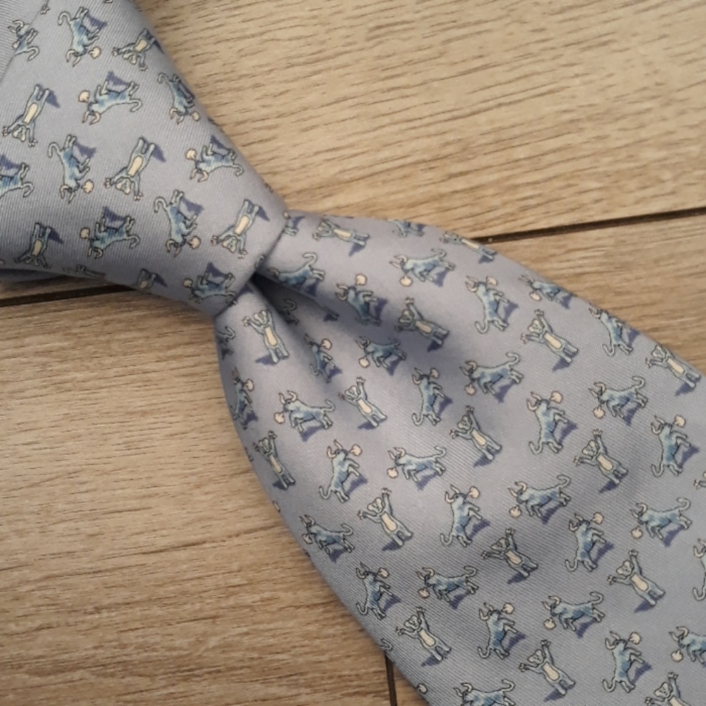 VINEYARD VINES Bulls & Bears LIGHT Blue Stock Market Allianz Silk Tie NEW
